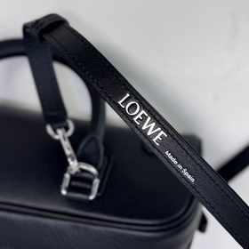 Loewe  Новая модель сумки Mini Amazon