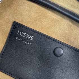 Loewe  Новая модель сумки Mini Amazon