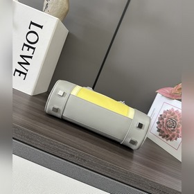 Loewe  Новая модель сумки Mini Amazon