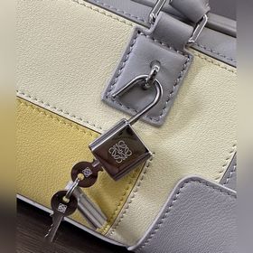 Loewe  Новая модель сумки Mini Amazon