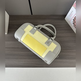 Loewe  Новая модель сумки Mini Amazon