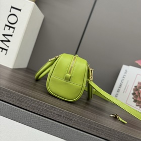 Loewe  Новая модель сумки Mini Amazon