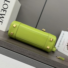 Loewe  Новая модель сумки Mini Amazon