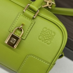 Loewe  Новая модель сумки Mini Amazon