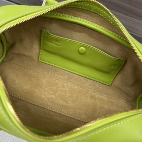 Loewe  Новая модель сумки Mini Amazon