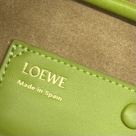 Loewe  Новая модель сумки Mini Amazon