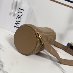 Loewe  Большая сумка-мешочек из гофри