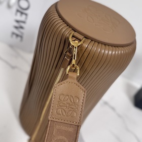 Loewe  Большая сумка-мешочек из гофри