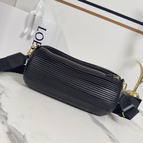 Loewe  Большая сумка-мешочек из гофри