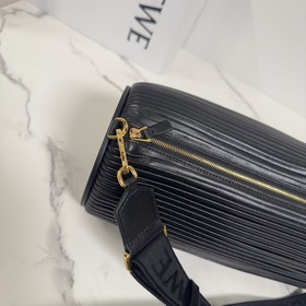 Loewe  Большая сумка-мешочек из гофри