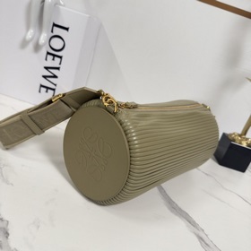 Loewe  Большая сумка-мешочек из гофри