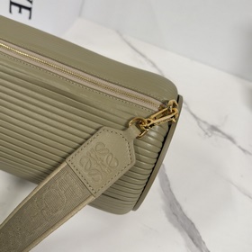 Loewe  Большая сумка-мешочек из гофри