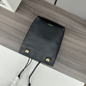 Loewe  Сумочка Pebble из гладкой теля