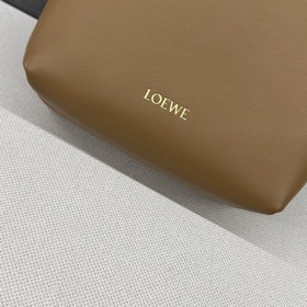 Loewe  Маленькая сумка из гладкой тел