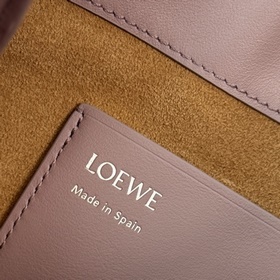 Loewe  Сумочка Pebble из гладкой теля