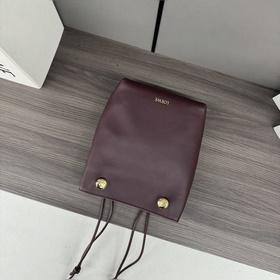 Loewe  Сумочка Pebble из гладкой теля