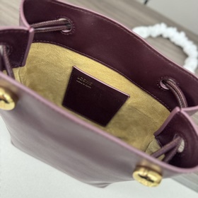 Loewe  Сумочка Pebble из гладкой теля