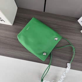 Loewe  Сумочка Pebble из гладкой теля