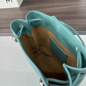 Loewe  Маленькая сумка из гладкой тел