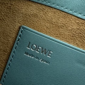 Loewe  Маленькая сумка из гладкой тел