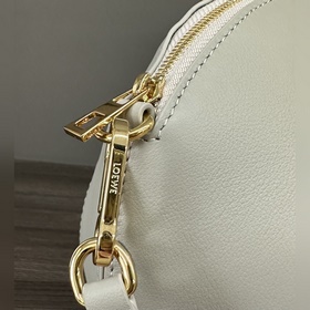 Loewe  Коллекция Anagram к Году Змеи：