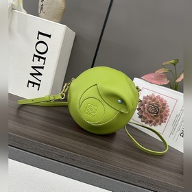 Loewe  Коллекция Anagram к Году Змеи：