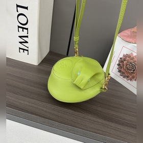 Loewe  Коллекция Anagram к Году Змеи：