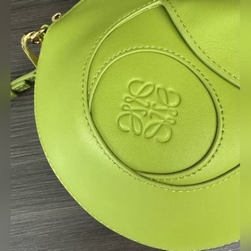 Loewe  Коллекция Anagram к Году Змеи：
