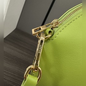 Loewe  Коллекция Anagram к Году Змеи：