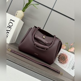 Loewe  Новая модель средней сумки Ma