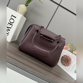 Loewe  Новая модель средней сумки Ma