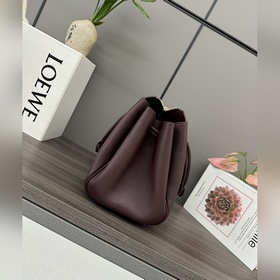 Loewe  Новая модель средней сумки Ma