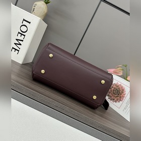 Loewe  Новая модель средней сумки Ma