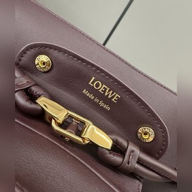 Loewe  Новая модель средней сумки Ma
