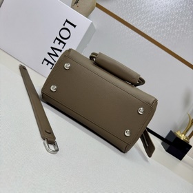 Loewe  Новая модель сумки Madrid из 