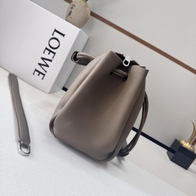 Loewe  Новая модель средней сумки Ma