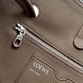 Loewe  Новая модель средней сумки Ma