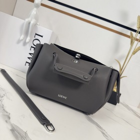 Loewe  Новая модель сумки Madrid из