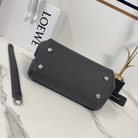 Loewe  Новая модель сумки Madrid из 