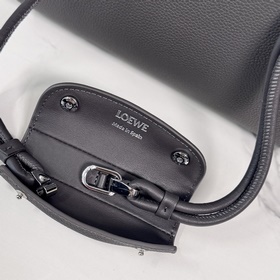 Loewe  Новая модель сумки Madrid из 
