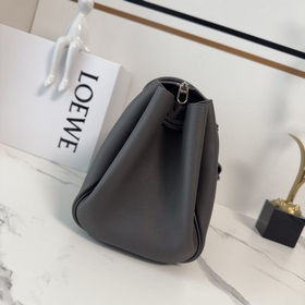Loewe  Новая модель средней сумки Ma