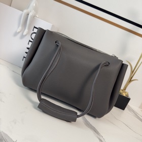 Loewe  Новая модель средней сумки Ma