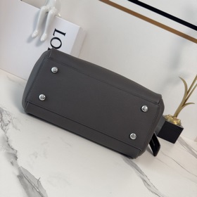 Loewe  Новая модель средней сумки Ma