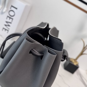 Loewe  Новая модель средней сумки Ma