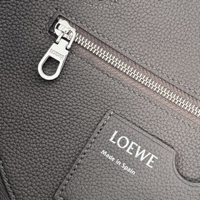 Loewe  Новая модель средней сумки Ma