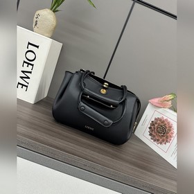Loewe  Новая модель сумки Madrid из