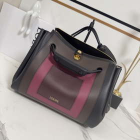 Loewe  Новая модель средней сумки Ma