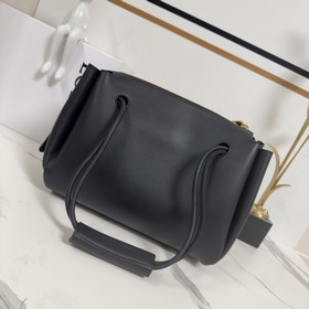 Loewe  Новая модель средней сумки Ma