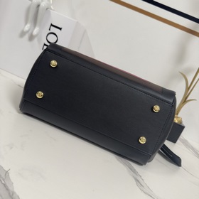 Loewe  Новая модель средней сумки Ma