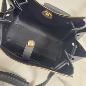Loewe  Новая модель средней сумки Ma